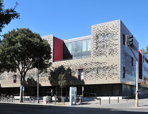 Bâtiment du pôle psychiatrie de l'hôpital de la conception à Marseille