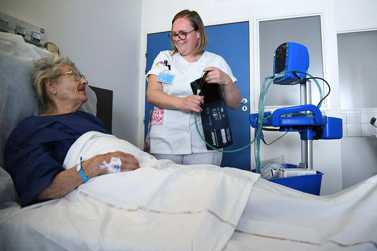 Salle de chirurgie gynécologique moderne à l’AP-HM, spécialisée dans les cancers, l’endométriose et la chirurgie ambulatoire