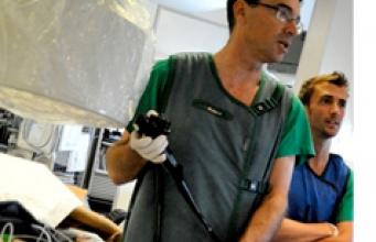 Première mondiale chez un adulte : reconstruction d’un œsophage par endoscopie chirurgicale