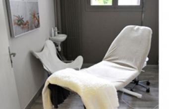 Une salle de soins esthétiques pour les patients porteurs de cancer