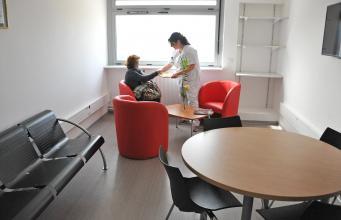 10 actions AP-HM : un espace d’attente confortable pour les patients sortants