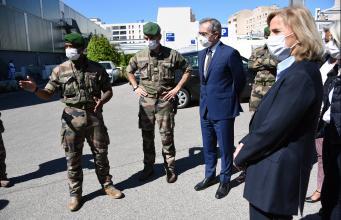 Visite de madame la députée Françoise DUMAS, présidente de la Commission de la Défense nationale et des Forces armées, à l’Hôpital de la Conception